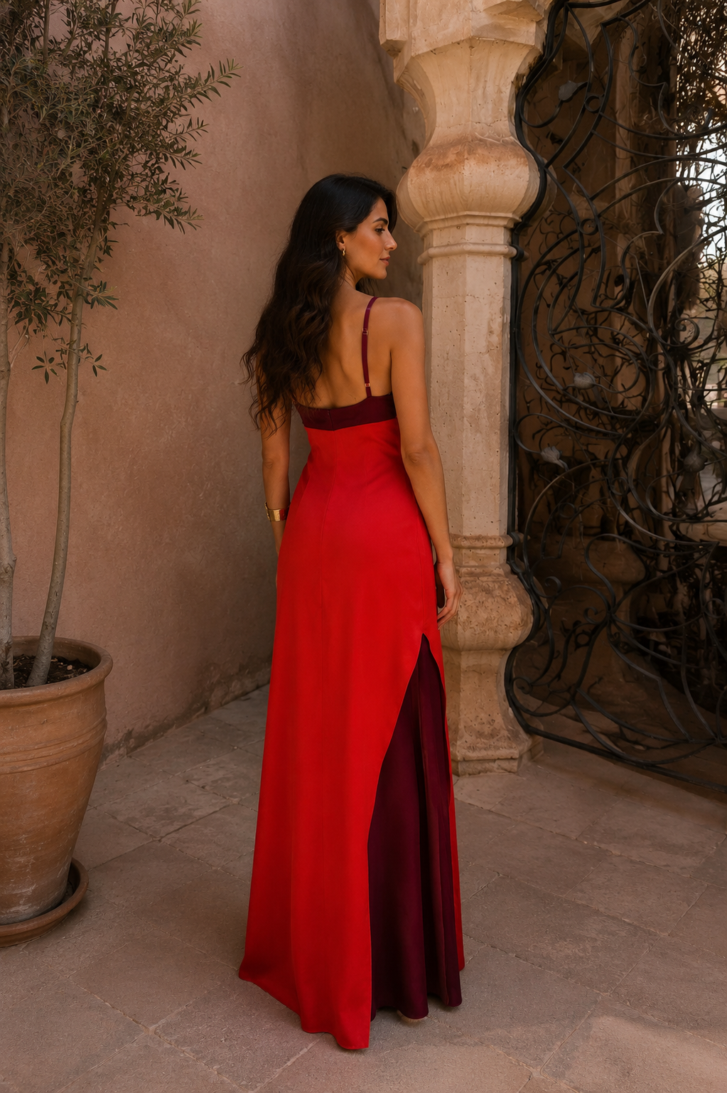 Duga haljina s halter izrezom